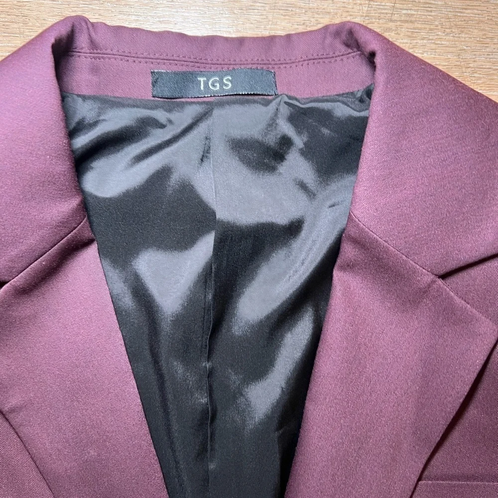 Sophisticated Purple Blazer with Tailored Design The real real